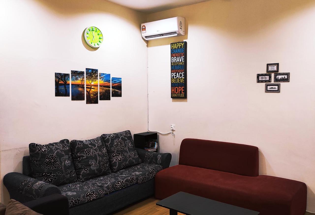 Hornbill Homestay Samarahan Kota Samarahan Exterior photo