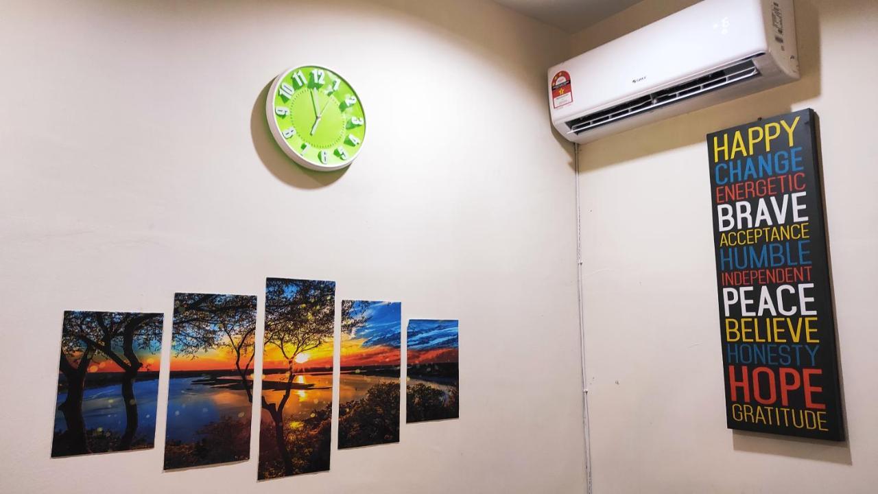 Hornbill Homestay Samarahan Kota Samarahan Exterior photo